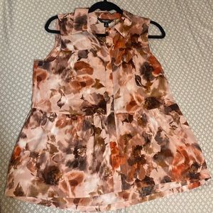 Simply Vera teared button down sleeveless top